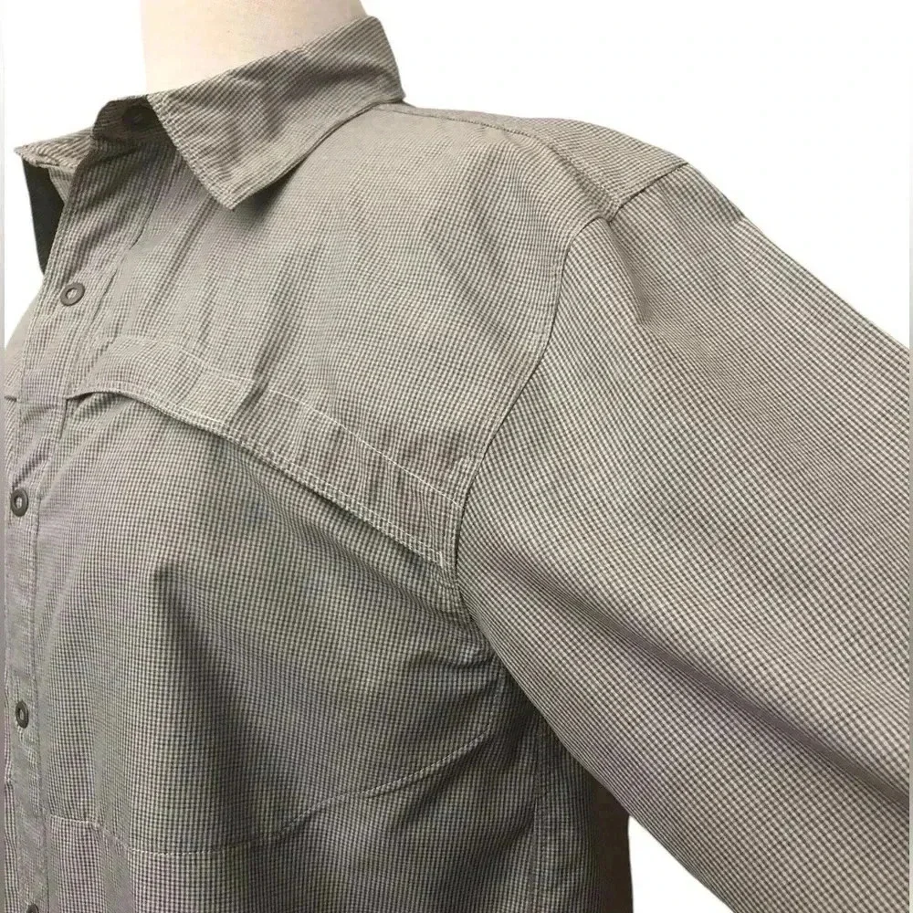 The North Face Men’s Lightweight Snap Front Outdoor Shirt